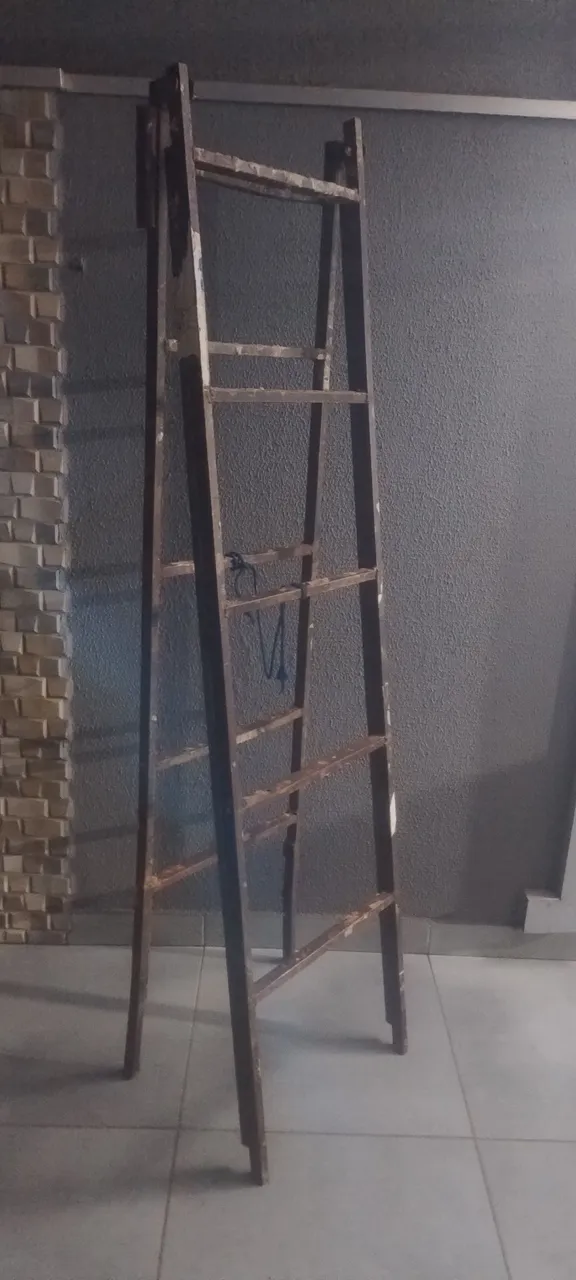 Escada de ferro dobrável