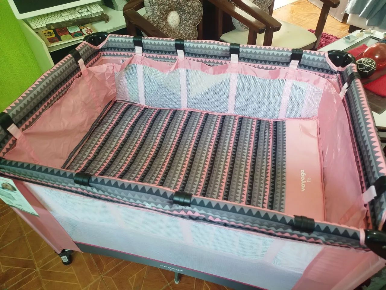 Berço Portátil Voyage Fit Rosa Geo - NOVO zero na caixa! - Foto 4