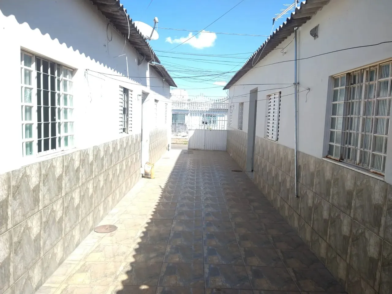 Oportunidade Investidor! Casa com 06 Kits, Área: 250m2, Excelente Renda, Qnm 04, Ceilandi