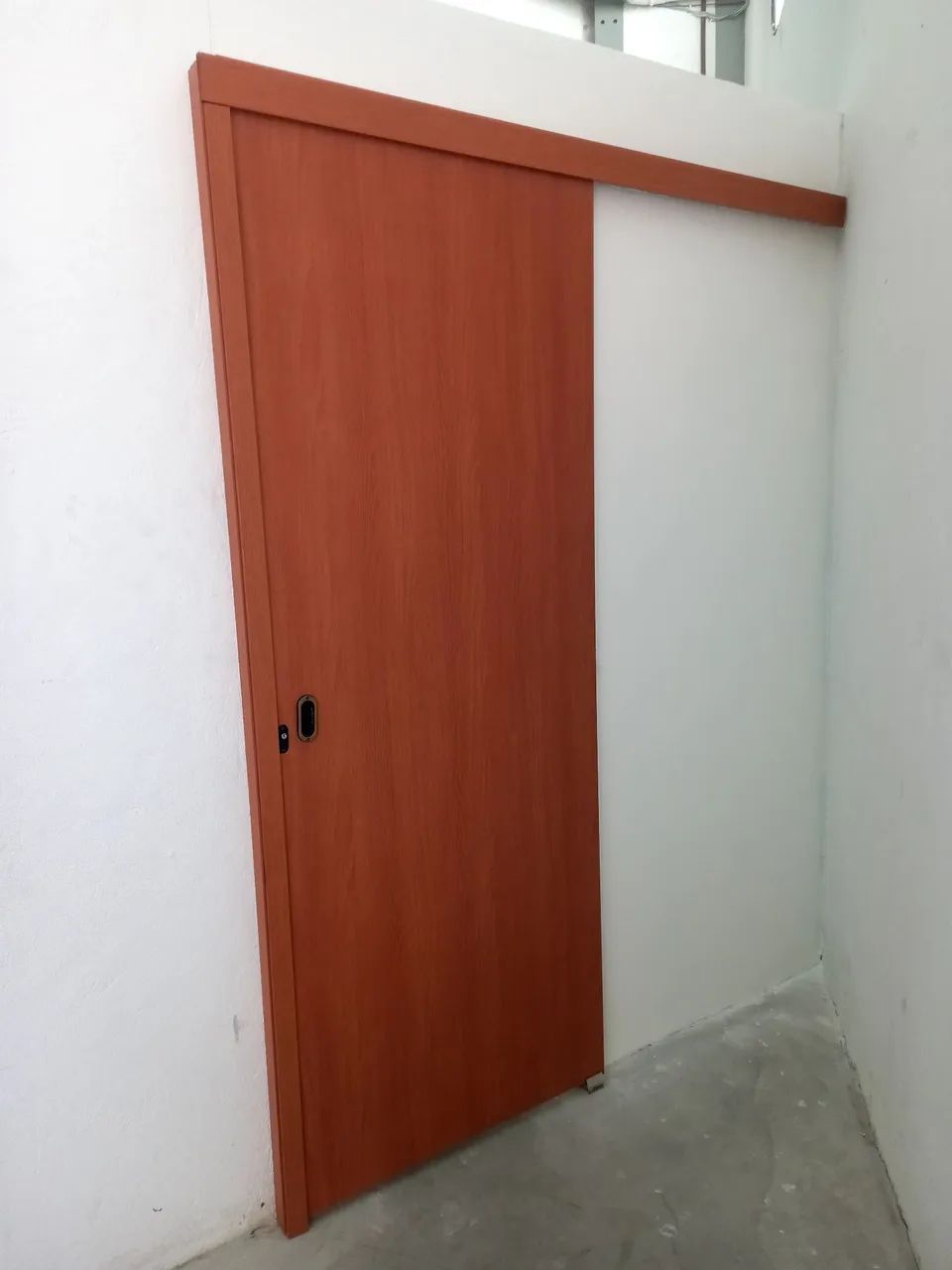 Porta de Madeira Deslizante - Elegância e Praticidade