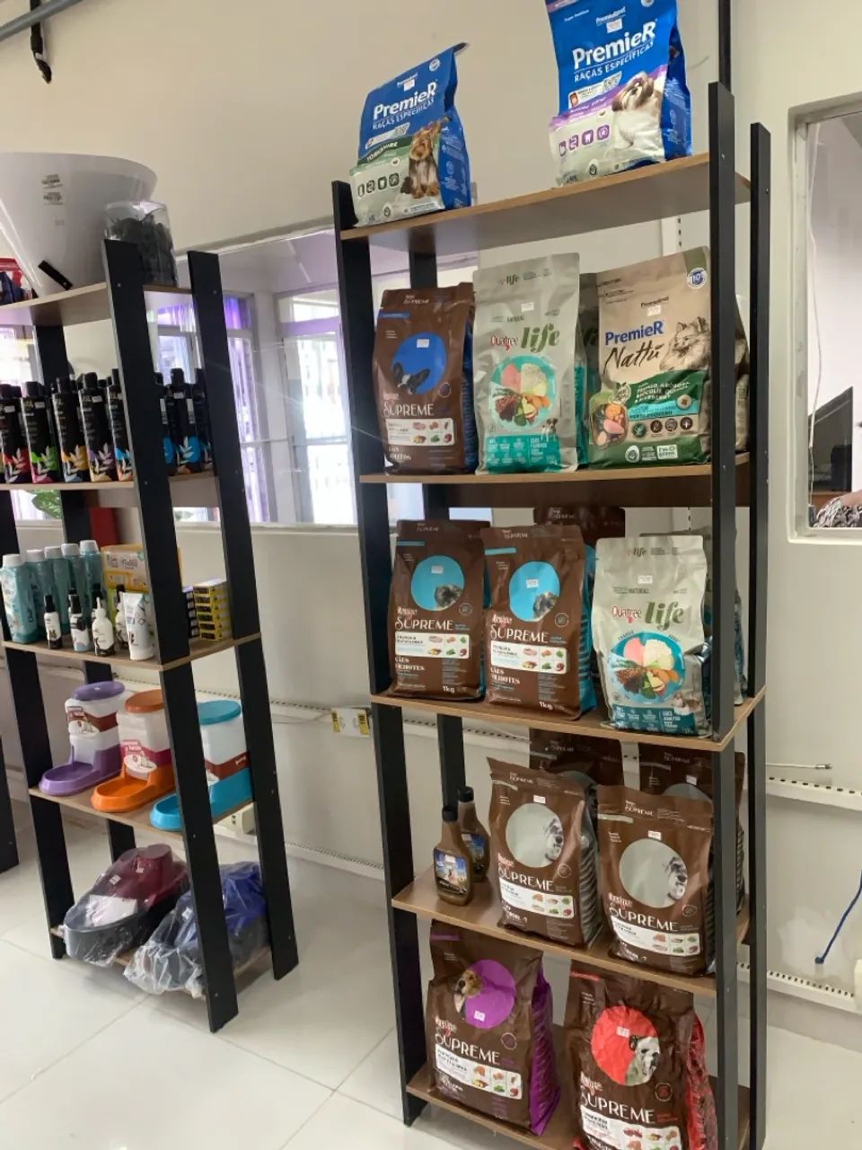 Petshop completo: soprador,secador,prateleiras,balcão, painel e acessórios  - Foto 2
