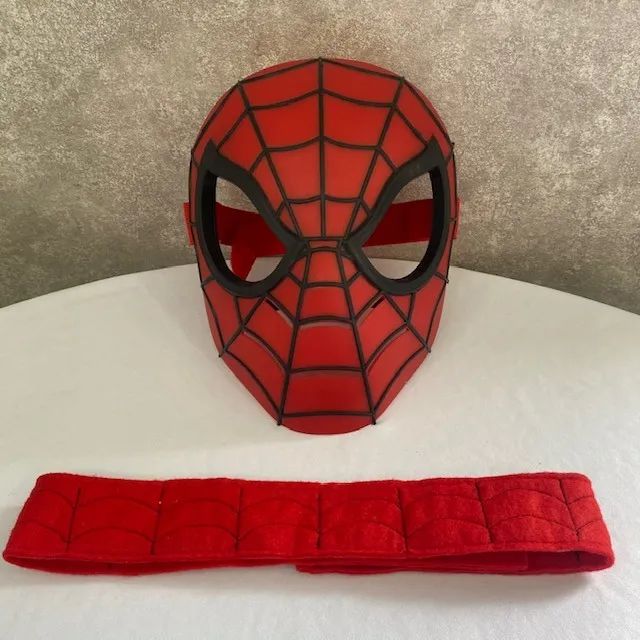 Máscara Homem-Aranha HASBRO Ajustável + Cinto De Feltro