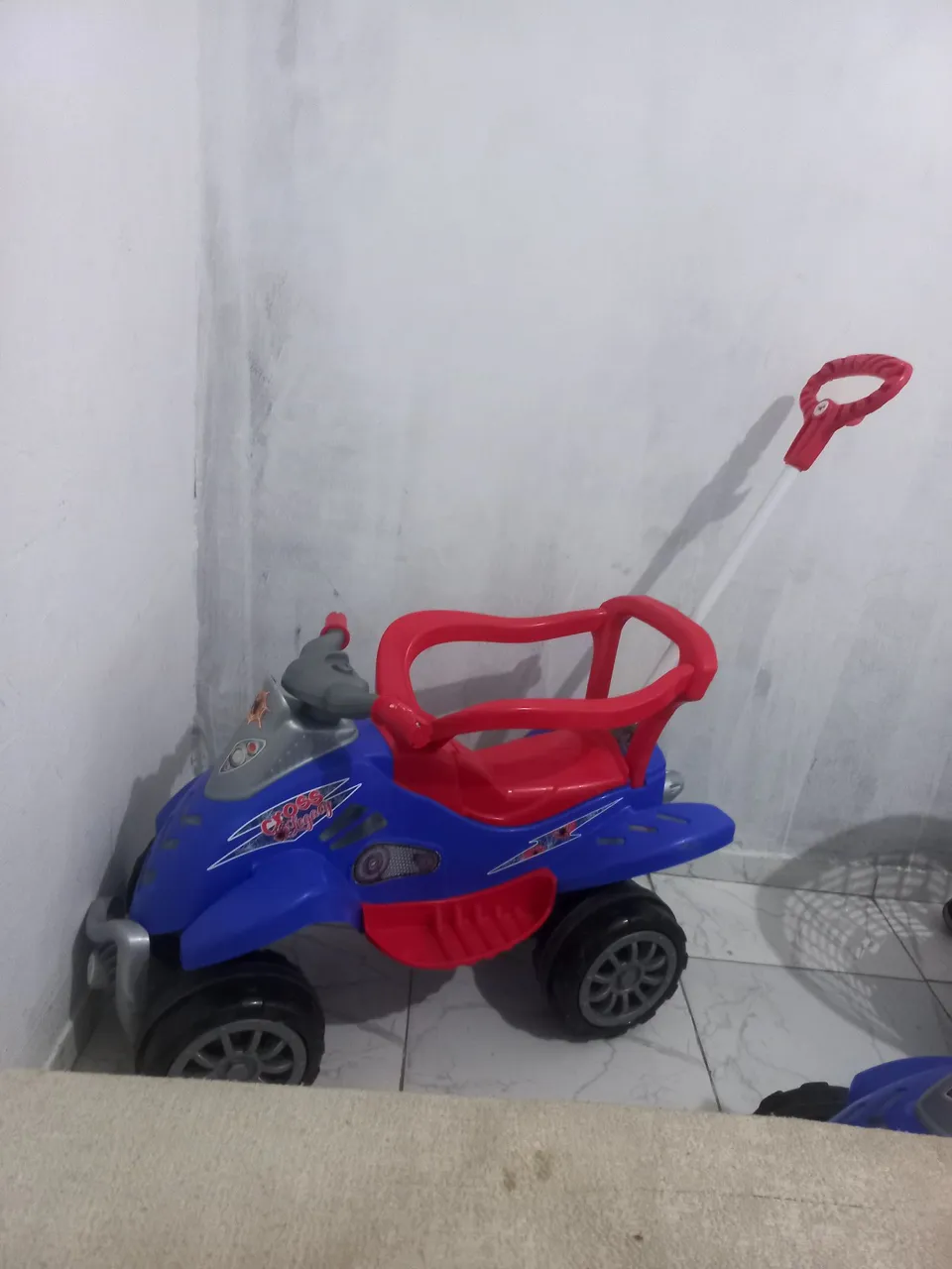 Mini Quadriciclo Infantil com Empurrador