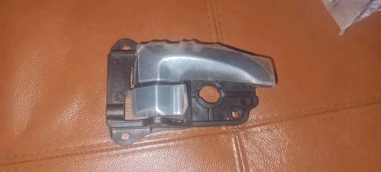 Maçaneta interna traseira direita azera 05/09 826203L010