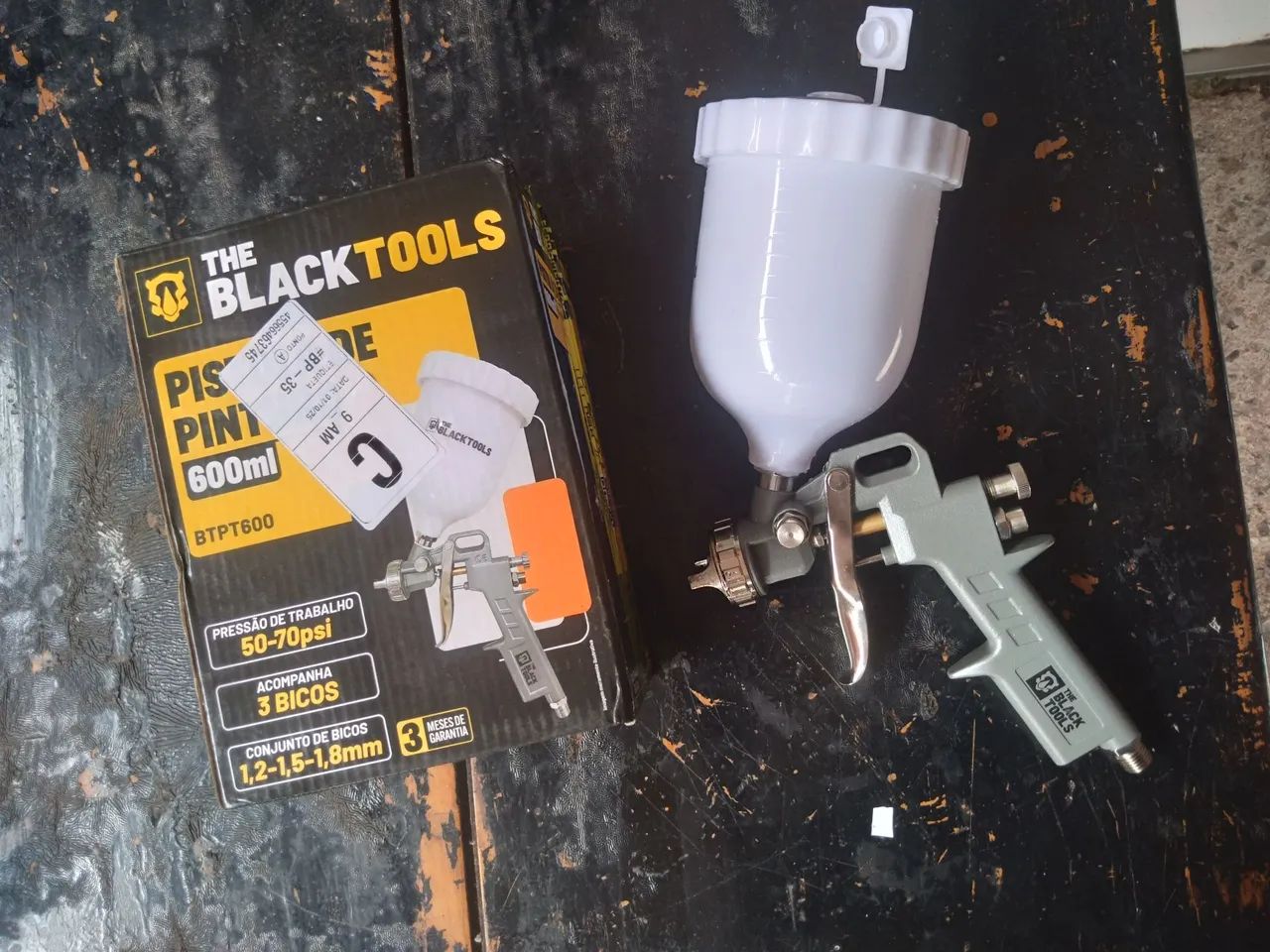 Gravitational Paint Spray Gun with Compressor