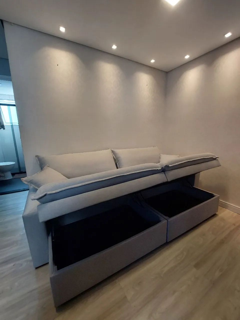 Sofá Cinza com Baú e Design Moderno aproveite ao máximo seu espaço  - Foto 3