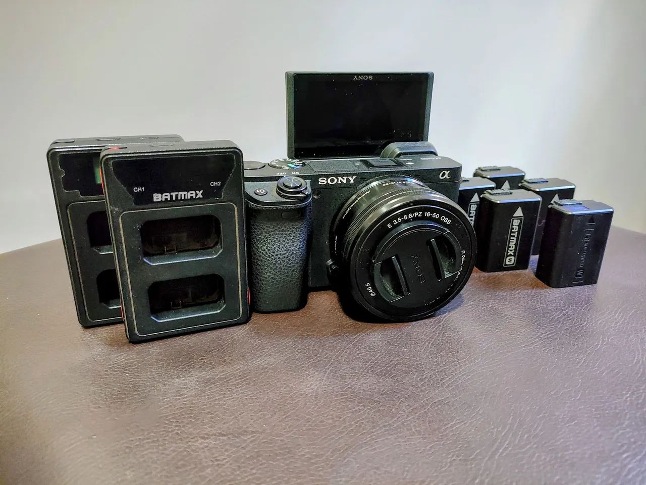 Câmera 4k Sony A6400 + lente e acessórios impecáveis 