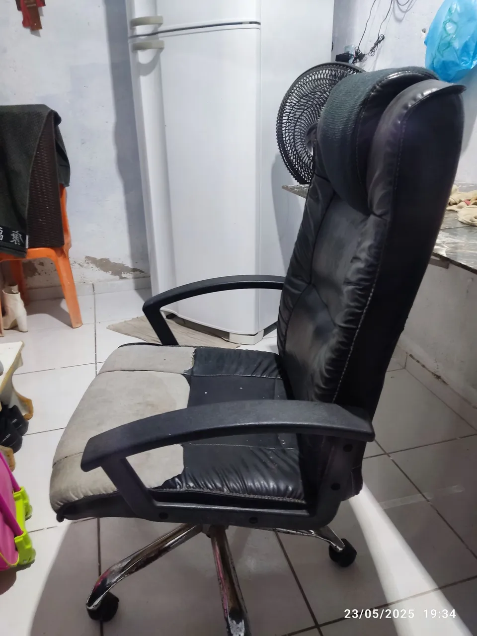 Cadeira de Escritório - Conforto e Funcionalidade