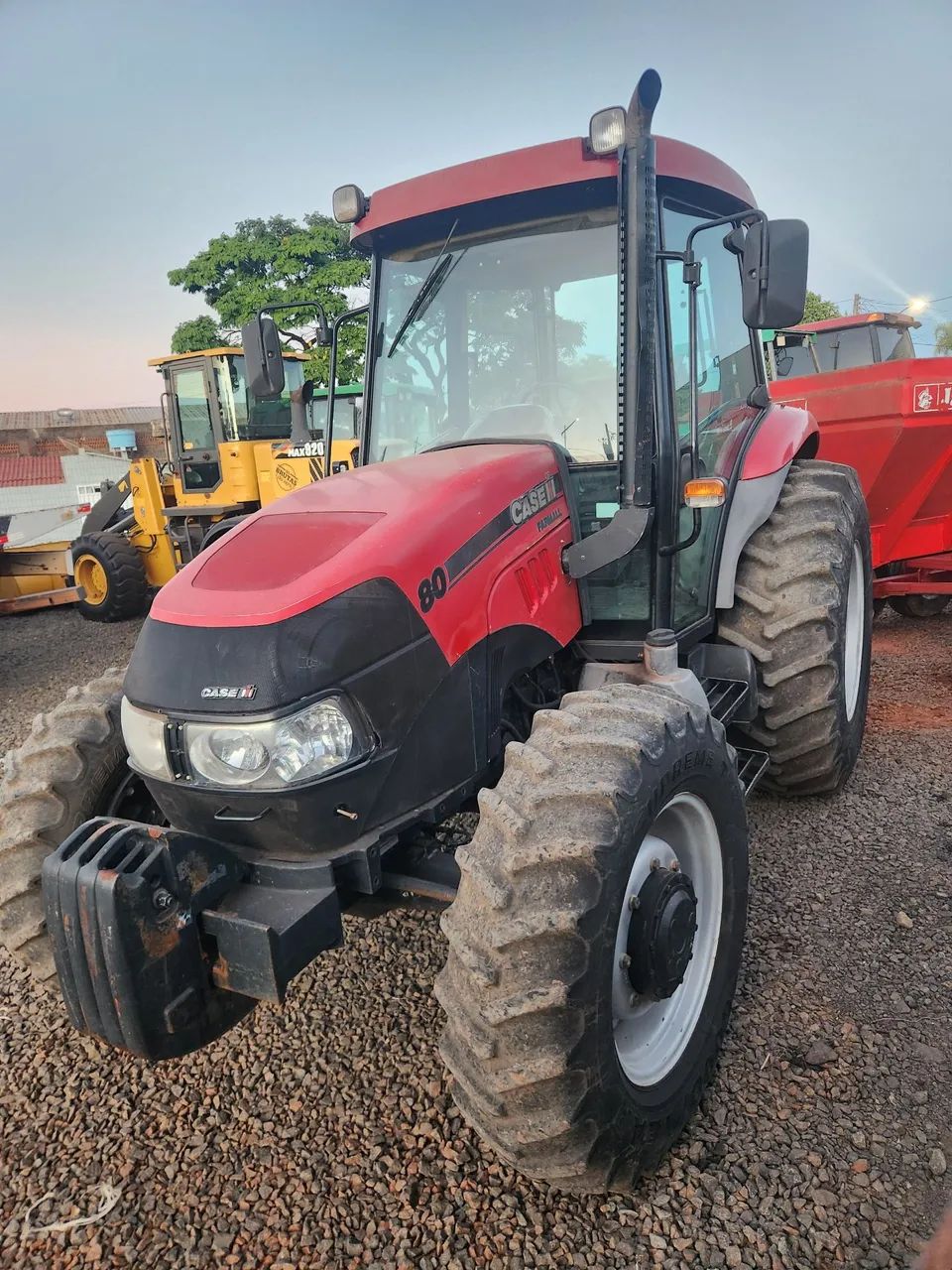 Trator Case Farmall 80 - Potência e Eficiência! - Foto 3