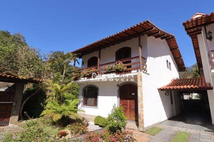 Casa com 4 dormitórios à venda, 215 m² por R$ 750.000,00 - Pimenteiras - Teresópolis/RJ