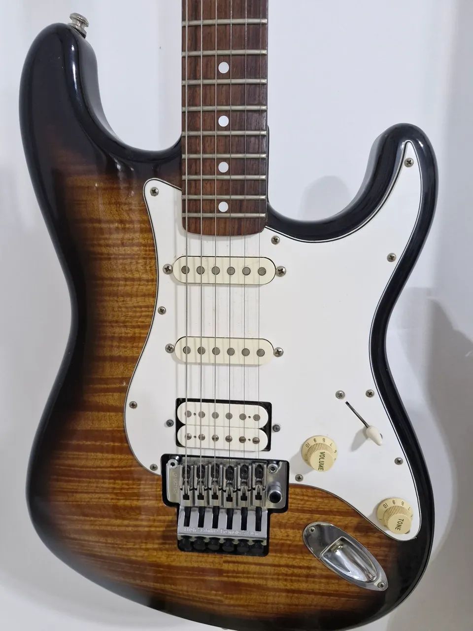 Guitarra Fender stratocaster HSS crafted in japan com floyd Rose