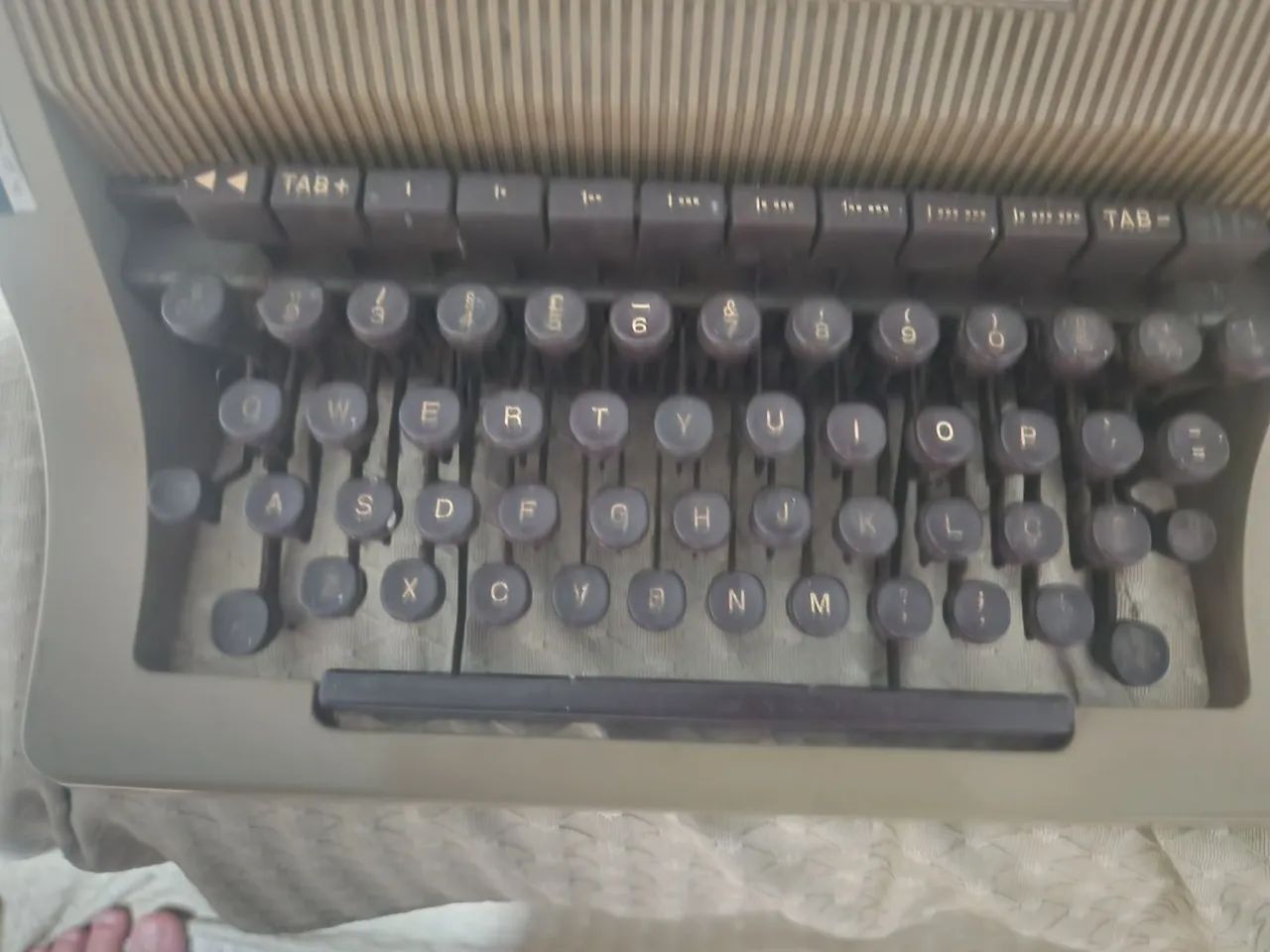 Typewriter64520832732931122