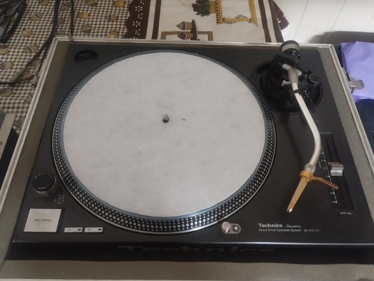 Technics SL-1210 MK2 / Mixer Gemini/ Case 