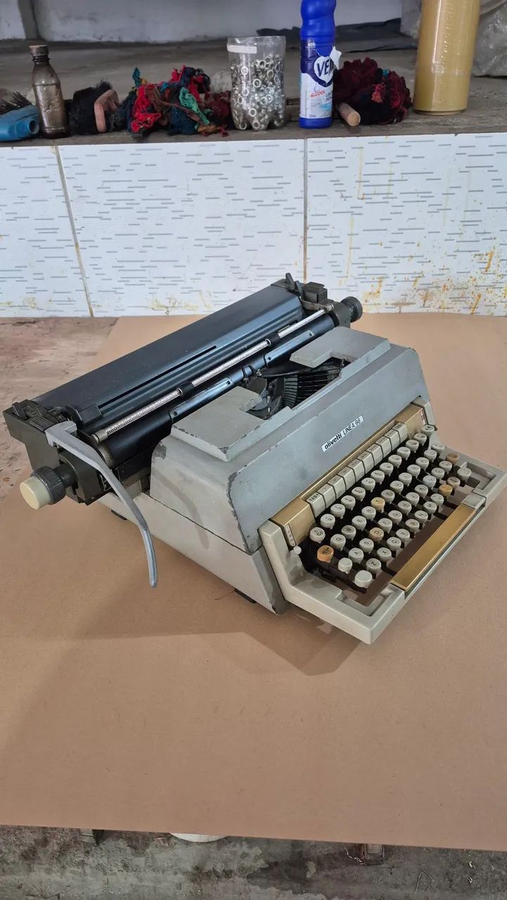 Máquina de escrever Olivetti Linea 98 - Foto 5