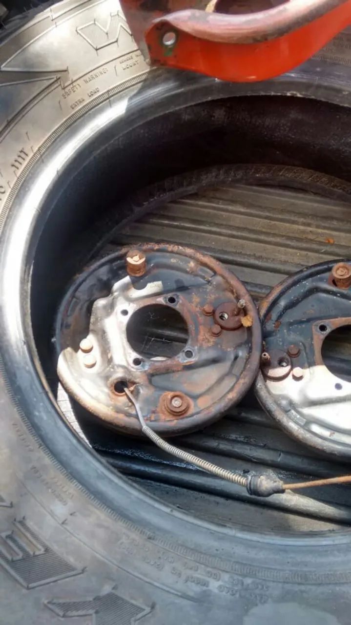 Tambor e espelho de freio do chevette. - Foto 2