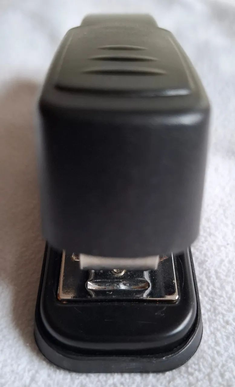 Grampeador metalico 26/6,  easy office 0-200, novo, funcionando. 