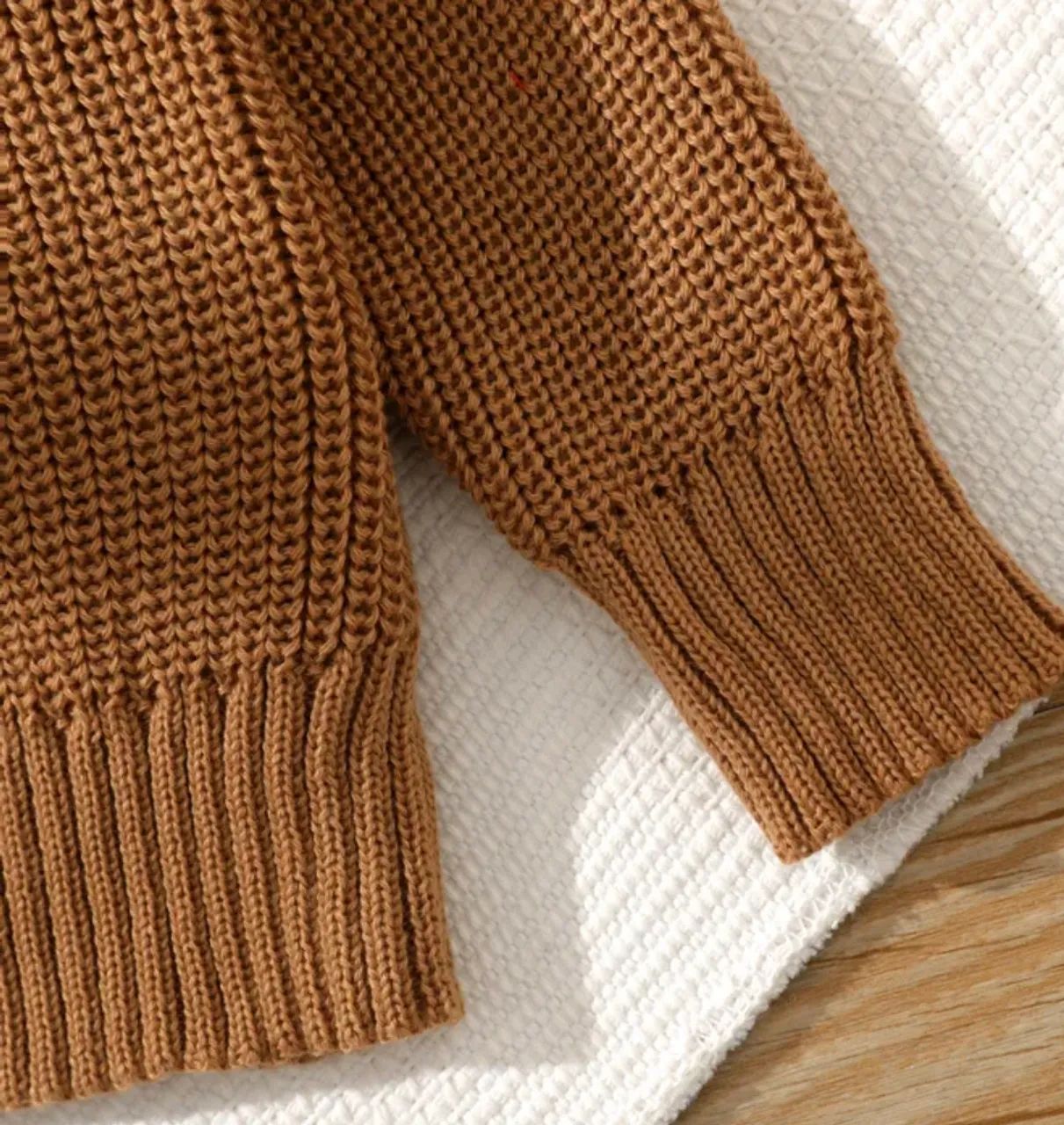 (NOVO! / 06 MESES) Blusa Suéter Pulôver em Tricô Caramelo Infantil Unissex - Foto 4