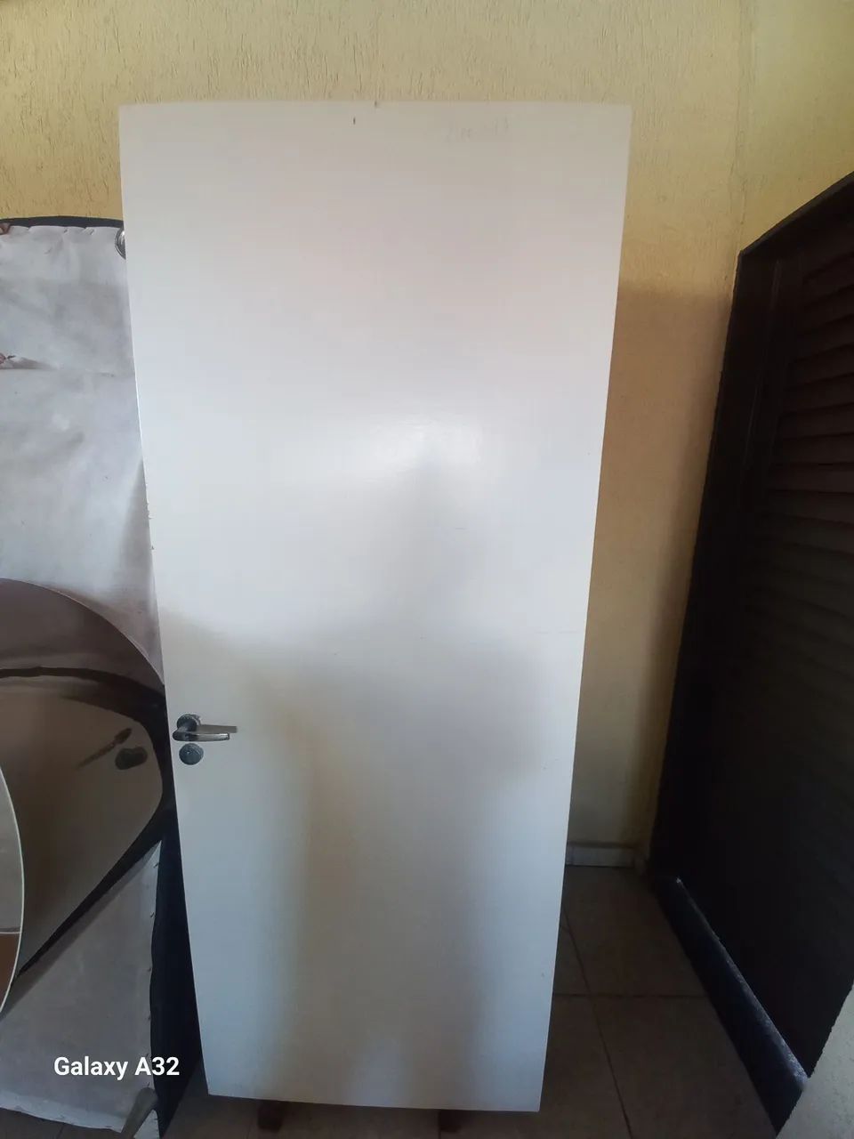 PORTAS DE MADEIRA SEM DETALHES COM FECHADURA E 2 CHAVES MEDIDAS NA DESCRIÇÃO  $ 180 CADA - Foto 3