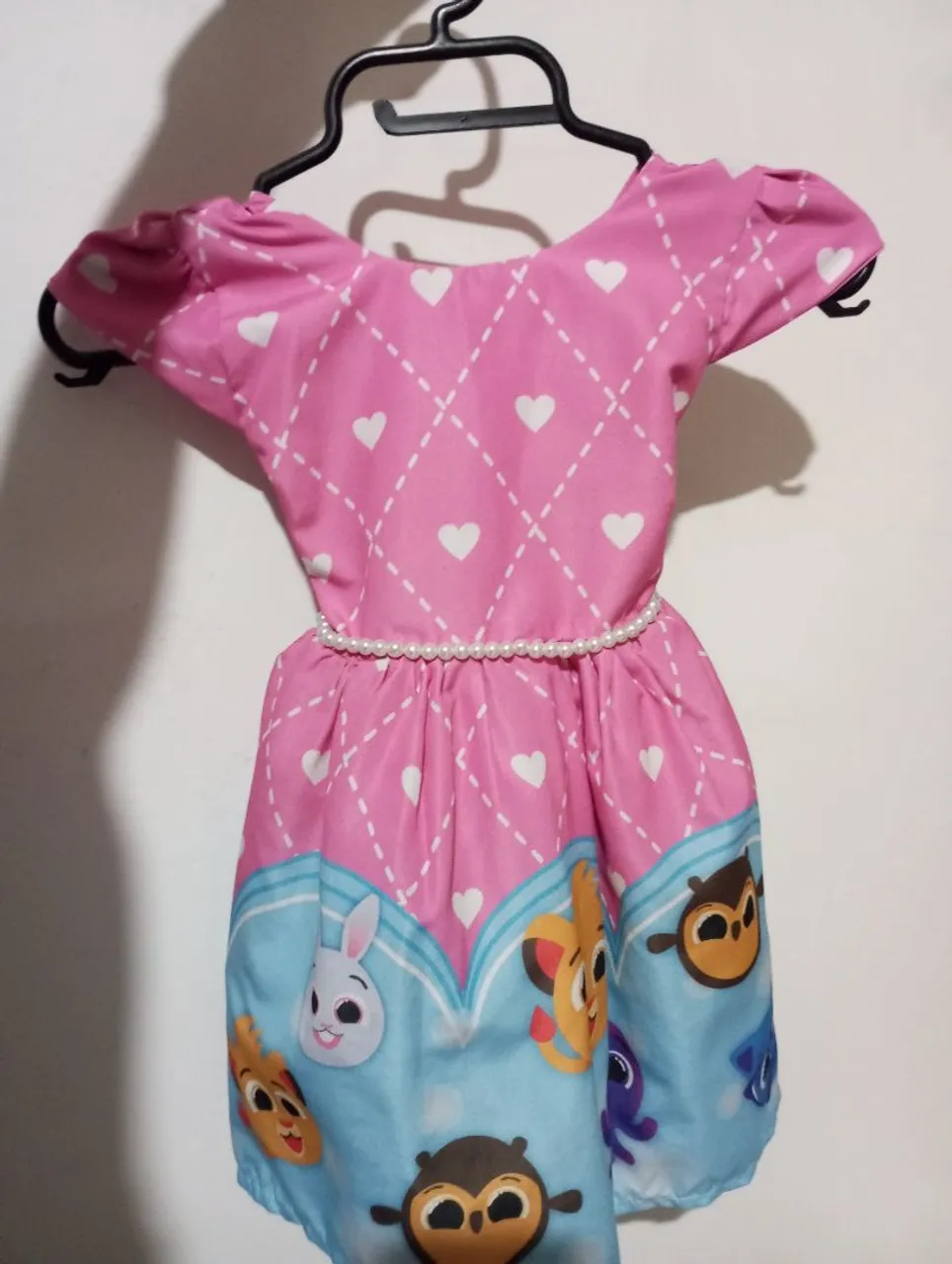 Vestido Infantil Rosa com Estampa de Corações e Personagens