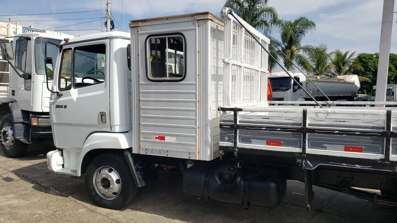 Caminhão Mercedes-Benz 914 6 - Baú