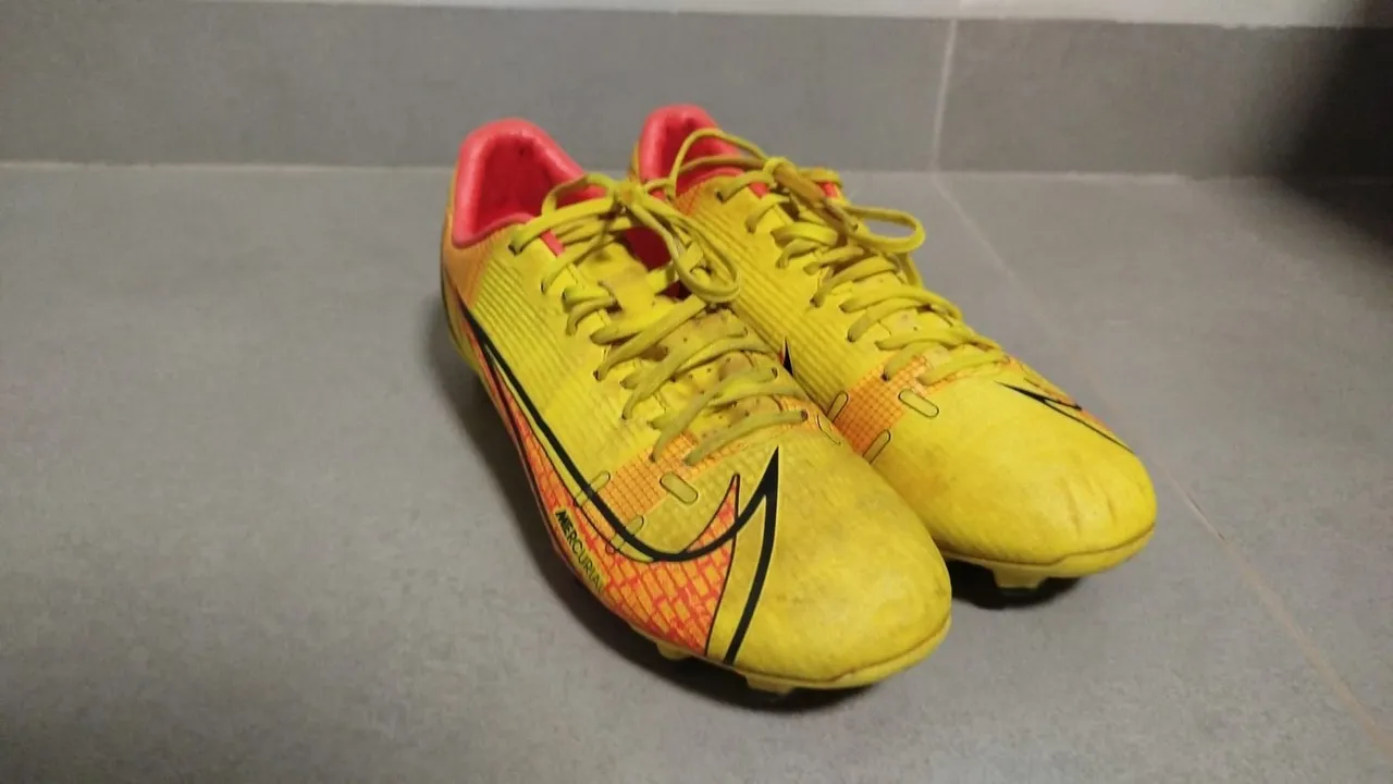 Chuteiras Nike Mercurial Vapor - Tamanho 35