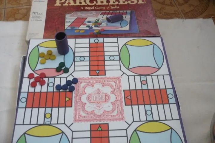 Parcheesi Jogo De Tabuleiro Edição De 1989 Leia o Campo Descrição  - Foto 3
