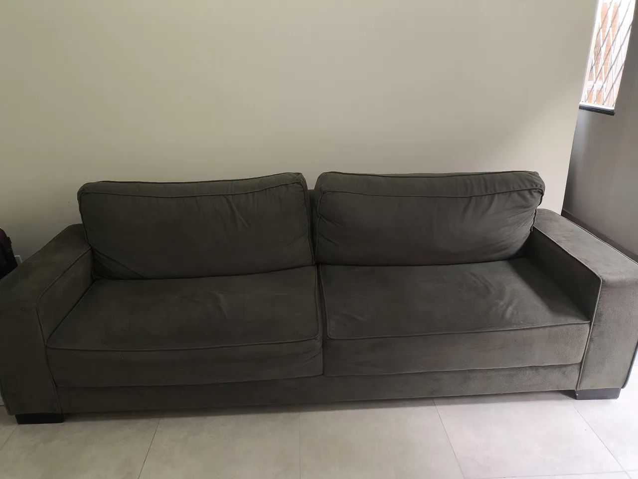 Sofá 4 Lugares verde acinzentado Confortável65704308638849120