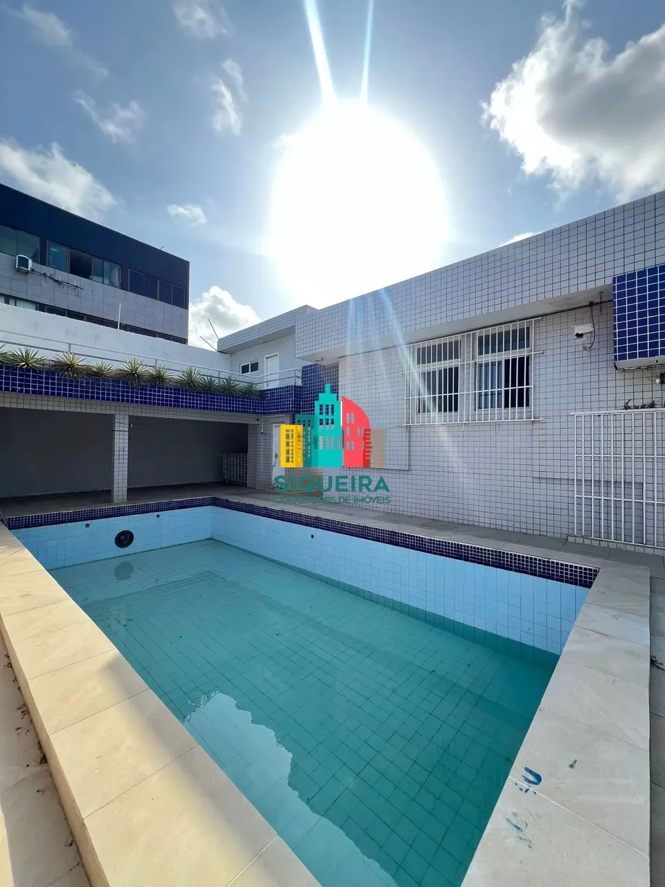 SIQUEIRA ALUGA: CASA PARA COMÉRCIO COM 4 QUARTOS E PISCINA EM MASSANGANA PIEDADE