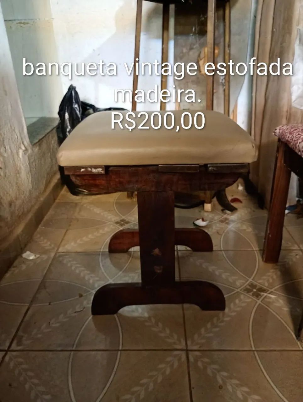 Banqueta de madeira vintage estofada - Foto 4