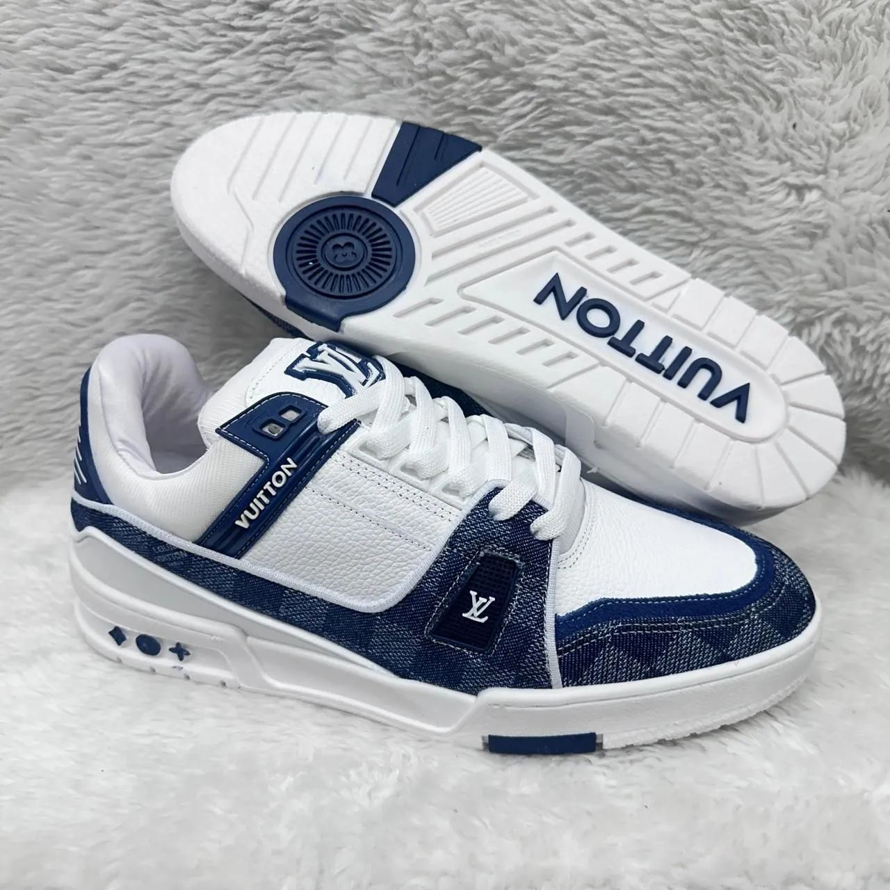 Tênis Louis Vuitton - Azul e Branco 