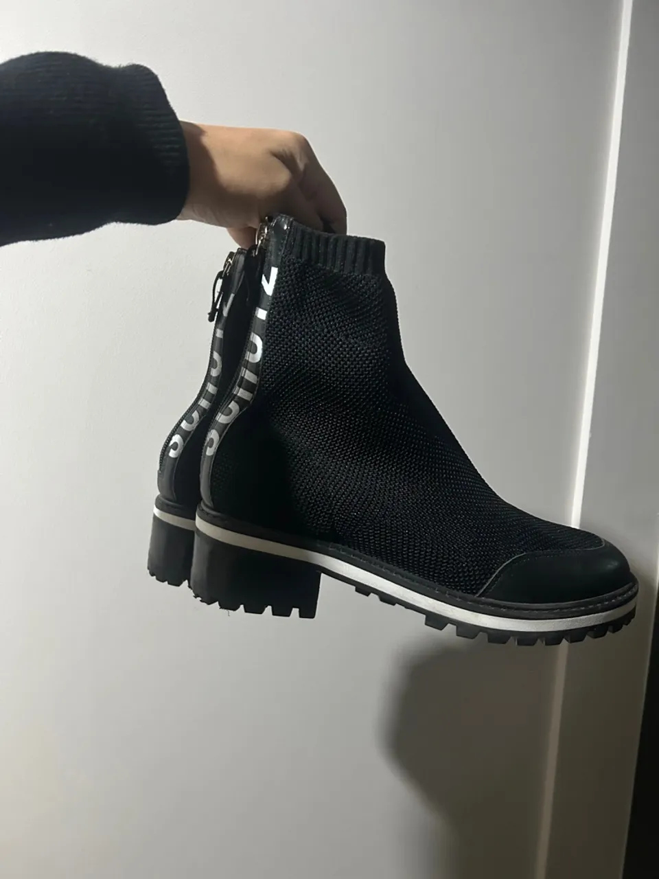 Bota knit cano médio, salto baixo tratorado Schütz tamanho 38