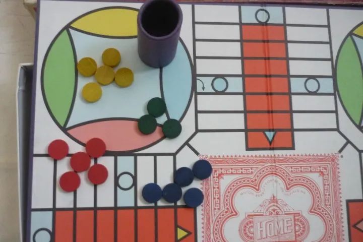 Parcheesi Jogo De Tabuleiro Edição De 1989 Leia o Campo Descrição  - Foto 2