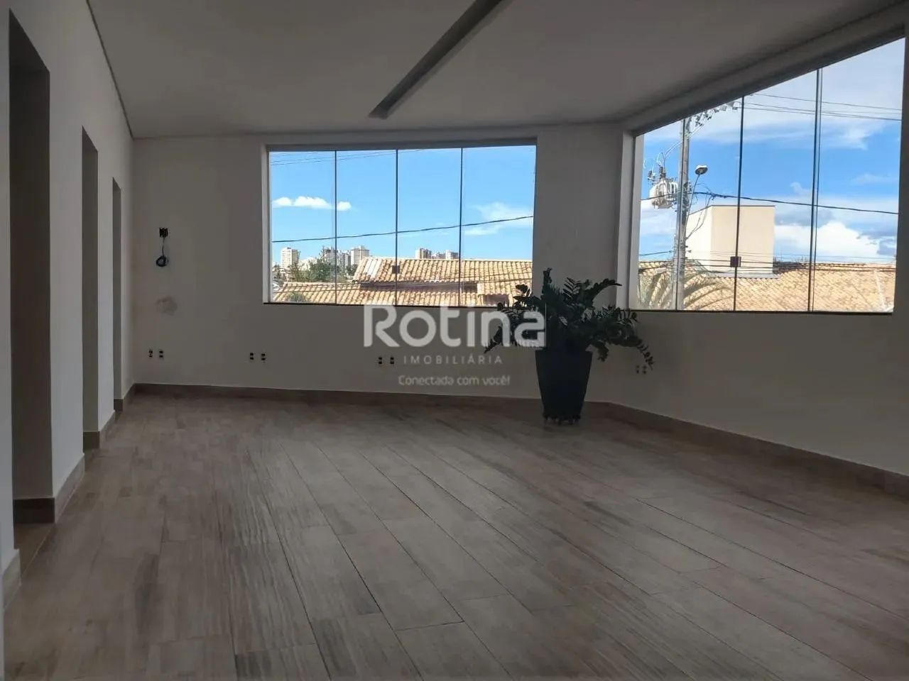 Casa Comercial Bairro Morada da Colina