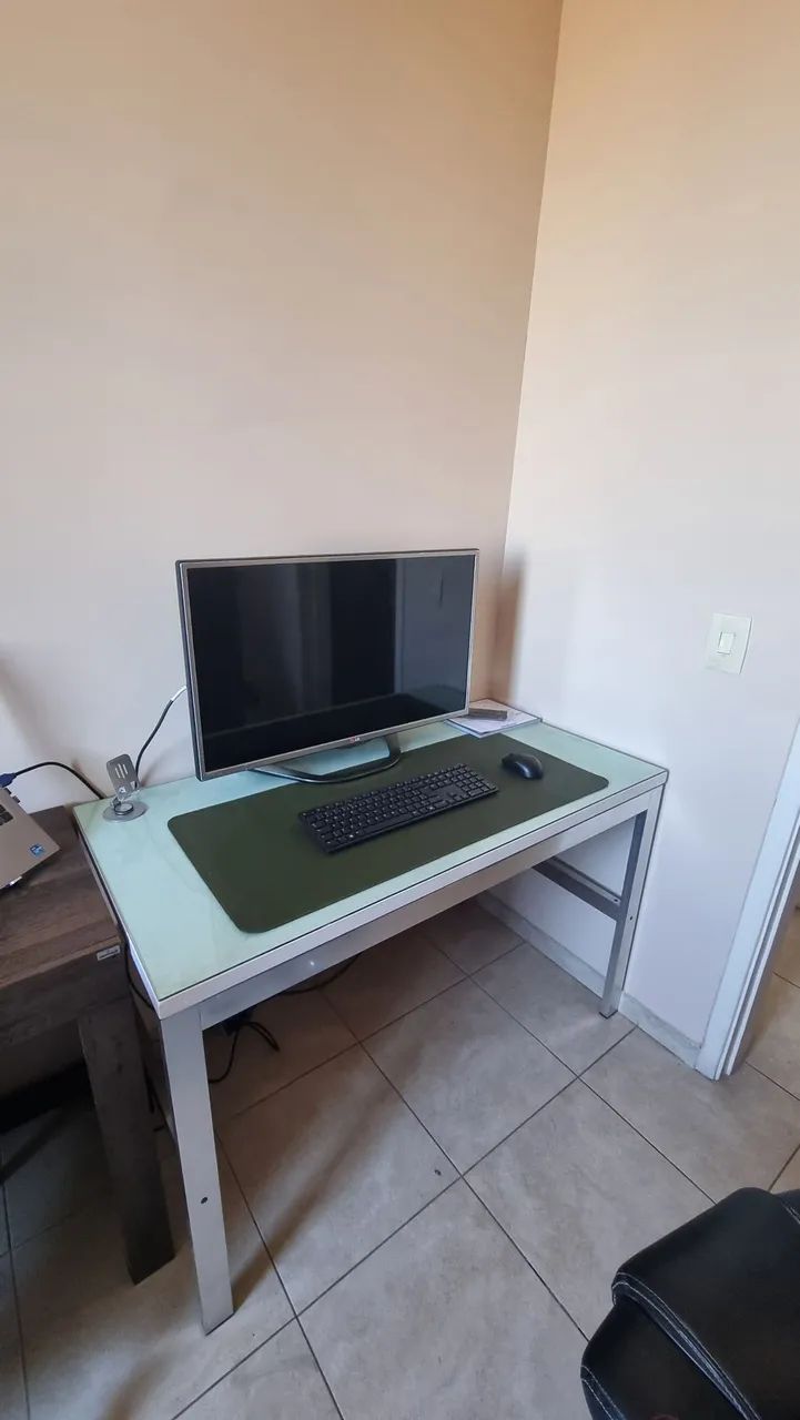 Mesa escritorio madeira e alumínio 