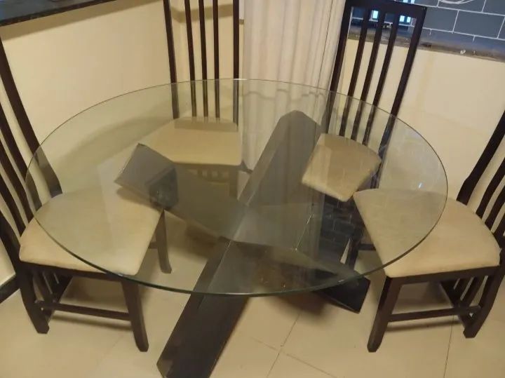 MESA COM TAMPO DE VIDRO REDONDO E 4 CADEIRAS  - Foto 5