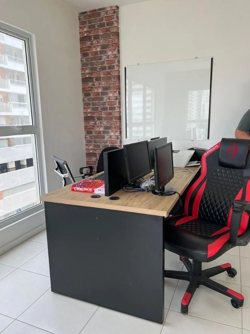 Pra desapego 800 reais 2 mesas  - Foto 2