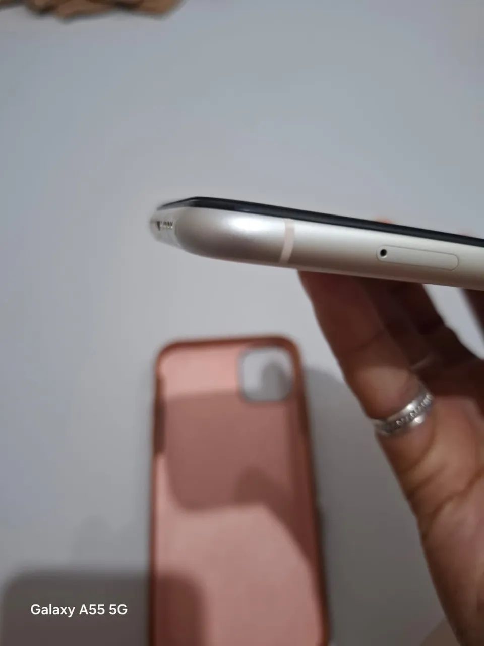 iPhone 11 (impecável) de mulher muito bem cuidado. - Foto 3