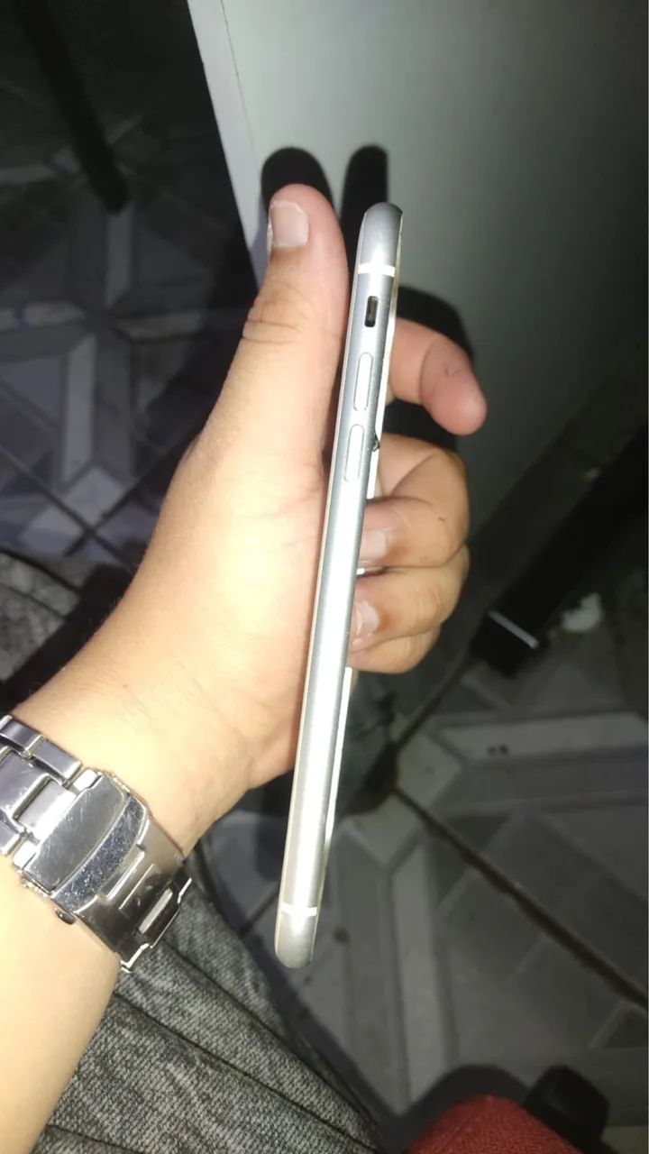 Vendo carcaça original do iPhone 11 cor branca  - Foto 4