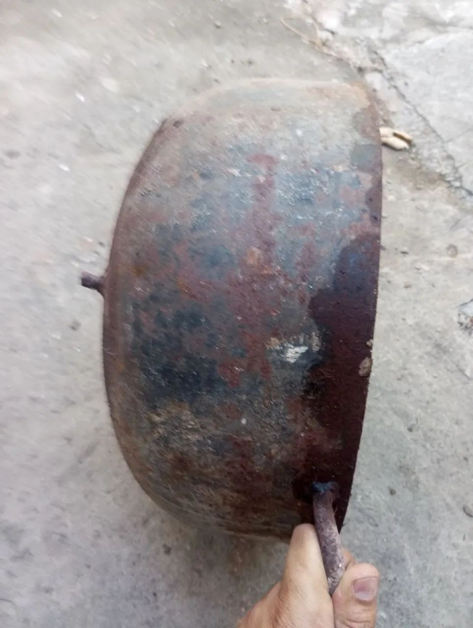 Caldeirão antigo de ferro fundido - Foto 3