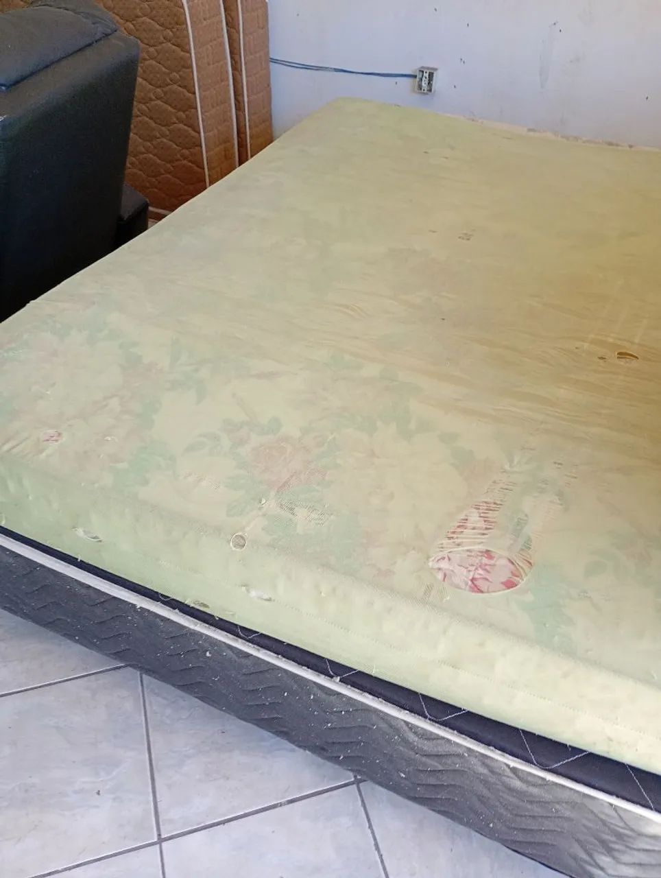 Cama de casal com base firme e colchão - Foto 5