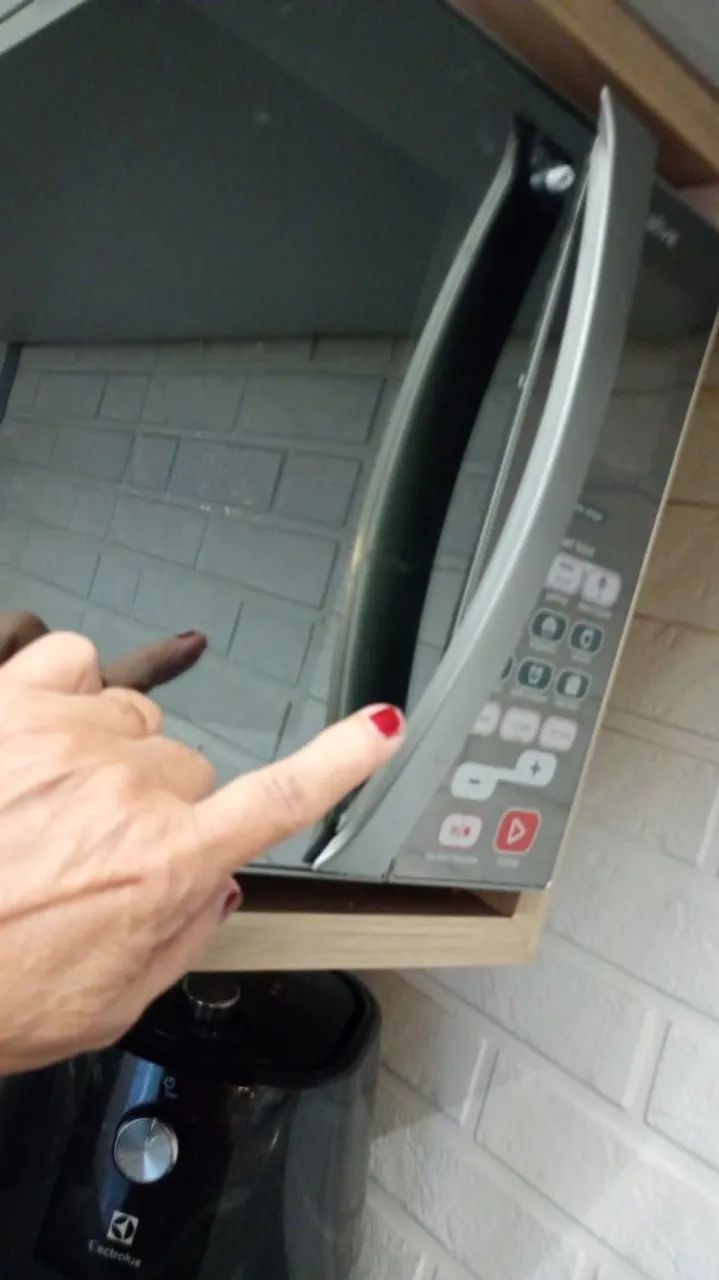 Consertamos microondas de todas as marcas 