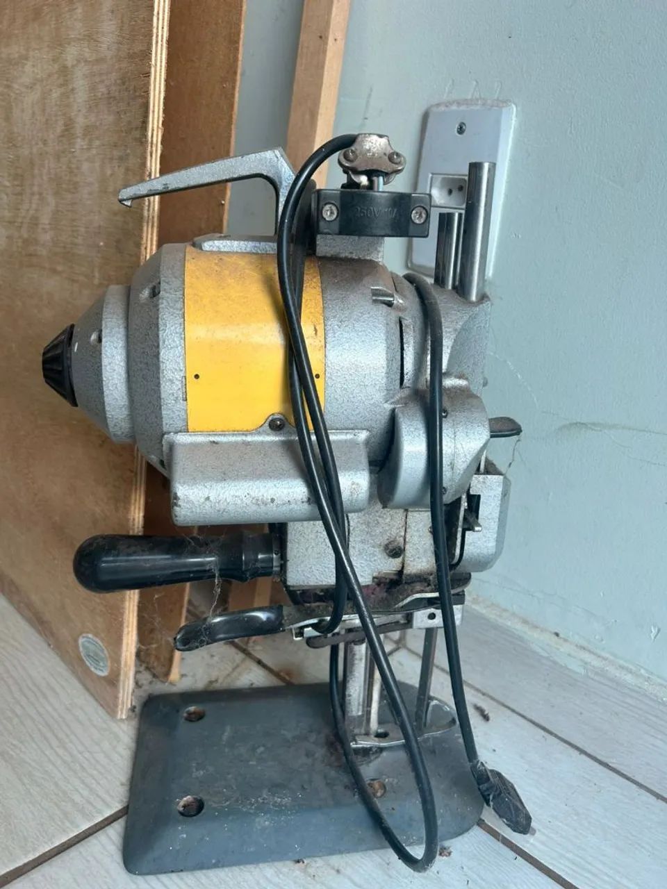 Máquina de corte de malha ou tecido a faca. - Foto 2