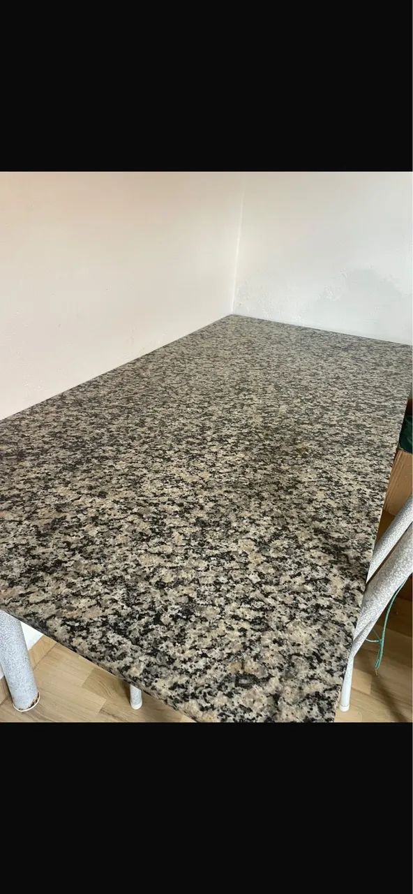 Mesa de mármore 6 cadeiras pouco tempo de uso !! - Foto 2