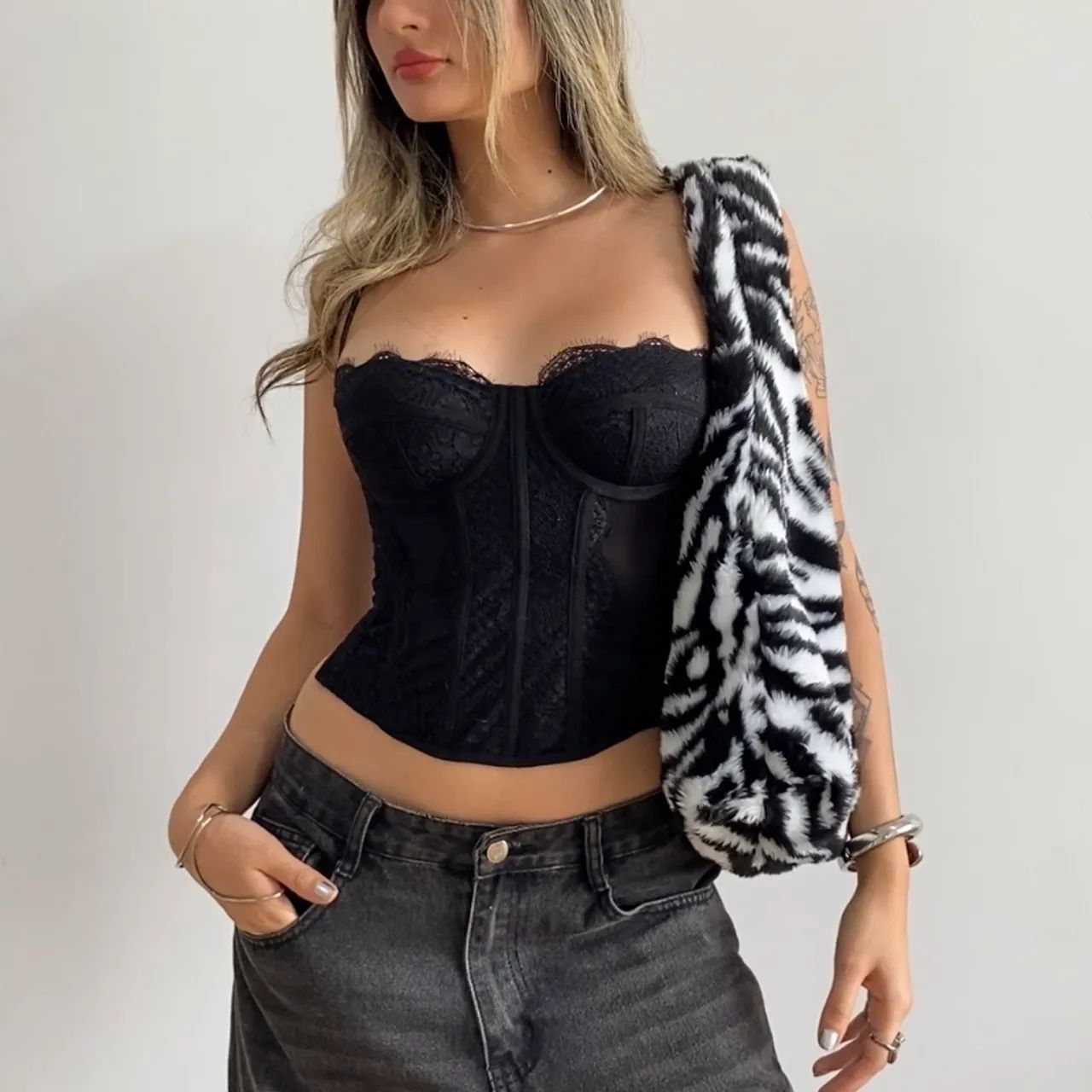 Bolsa Maxi Zebra em Pelúcia  - Foto 3