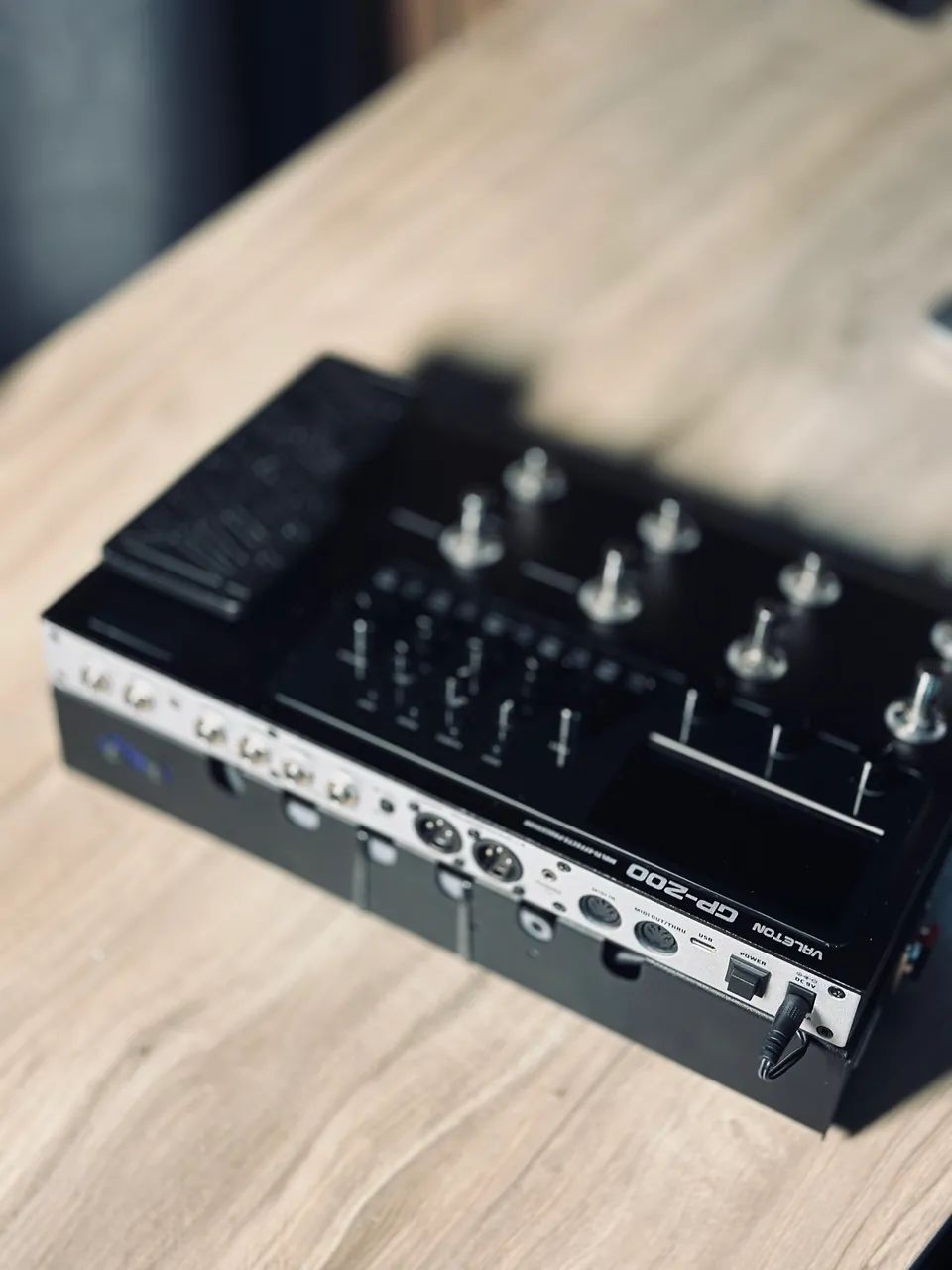Valeton GP200 + Pedalboard e elétrica  - Foto 4