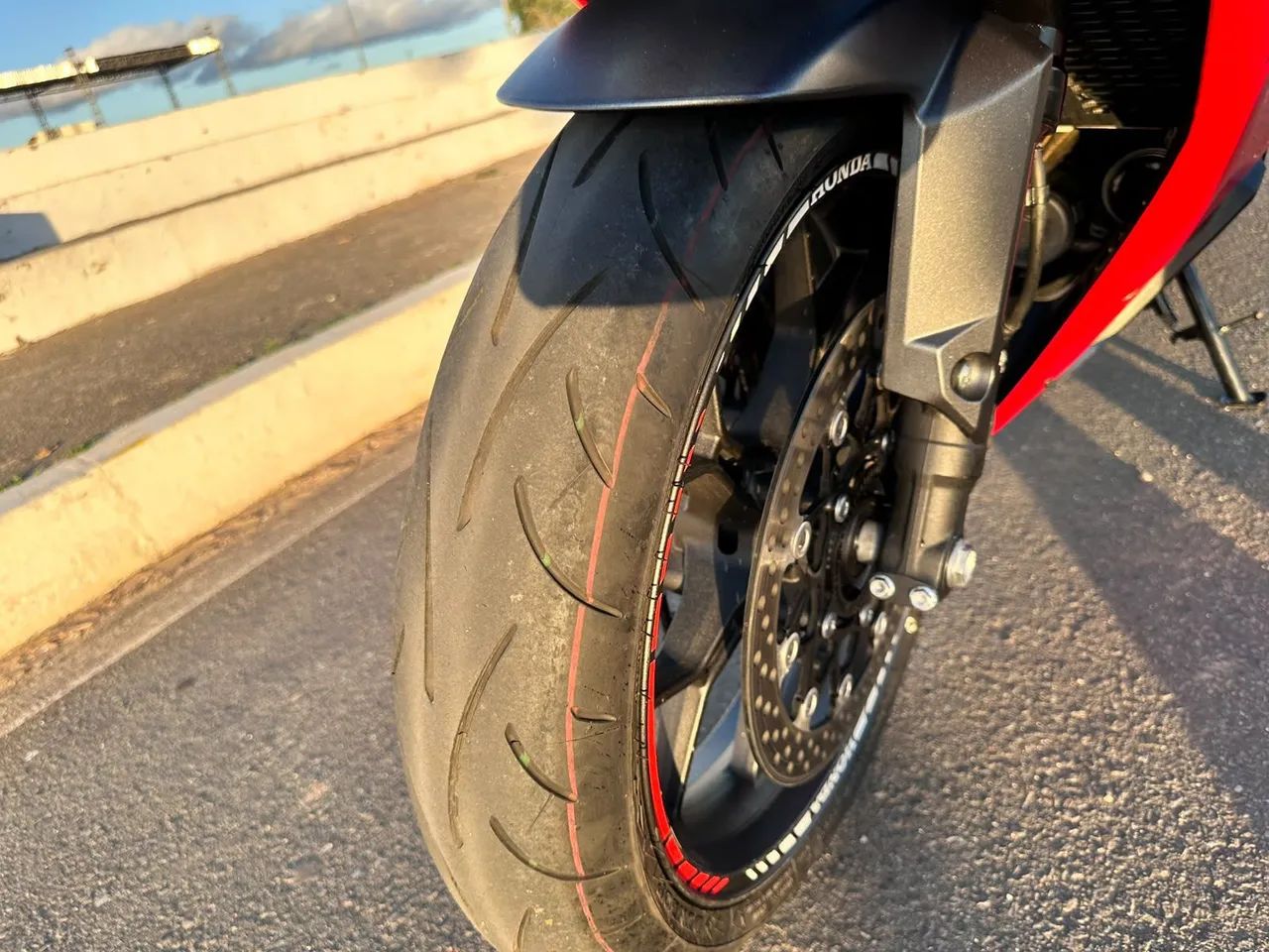 CBR 650r Honda  - Foto 4