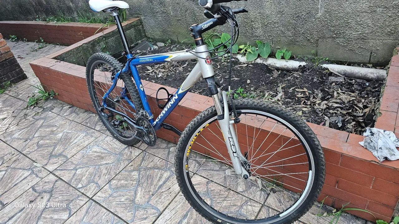 Bicicleta Schwinn Frontier com suspensão RST - Foto 5