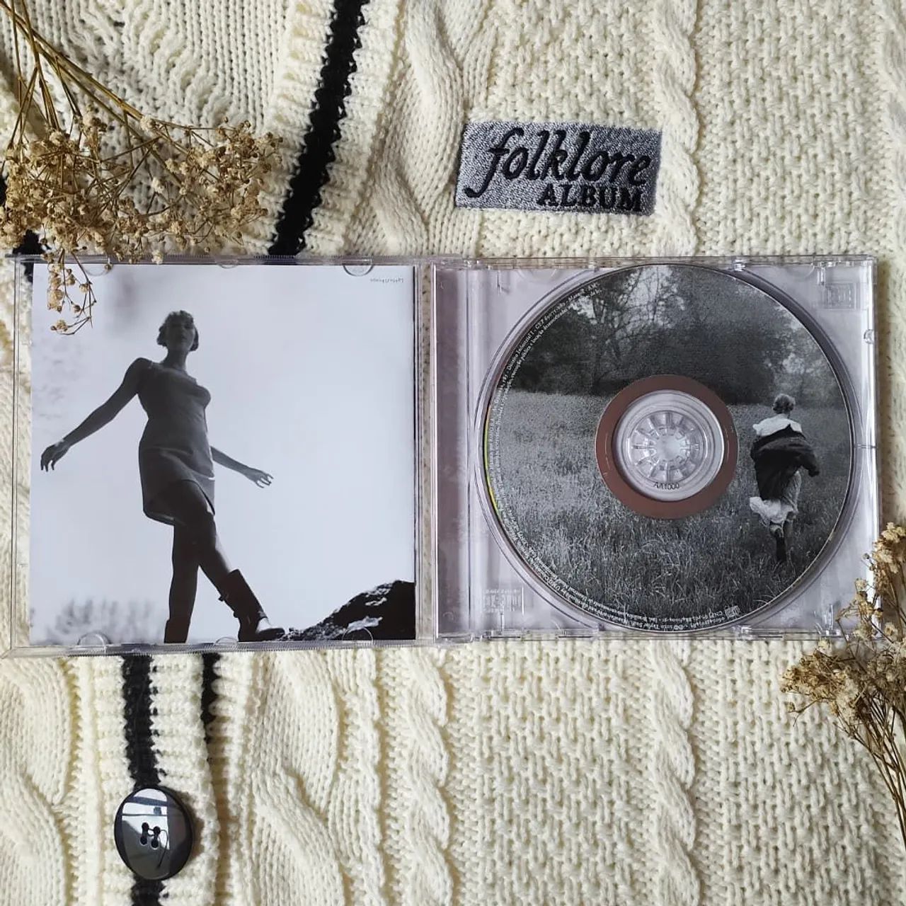 CD folklore - Taylor Swift (versão running like water) - Foto 2