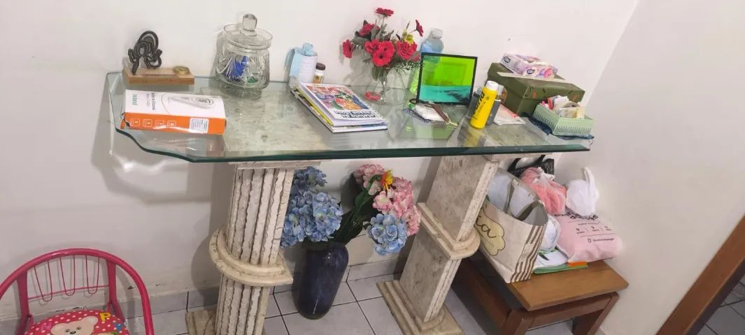 Mesa de jantar + aparador e Sofá de Couro - Foto 2