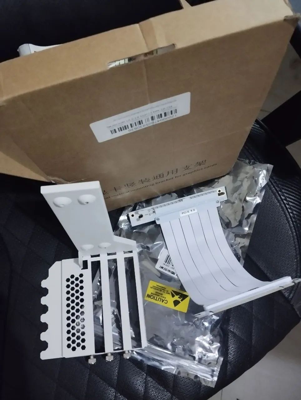 Suporte vertical branco para placa de vídeo